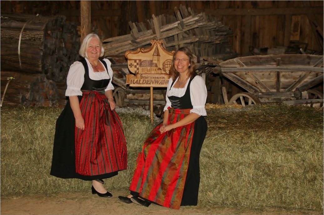 Hildegard Rauh, Kassiererin, und Conny Schöllhorn, Schriftführerin